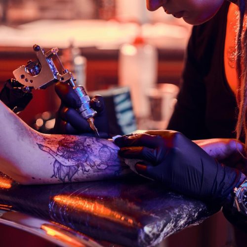 process-creating-new-tattoo-young-woman-by-expirienced-tattoo-artist-studio_613910-17260